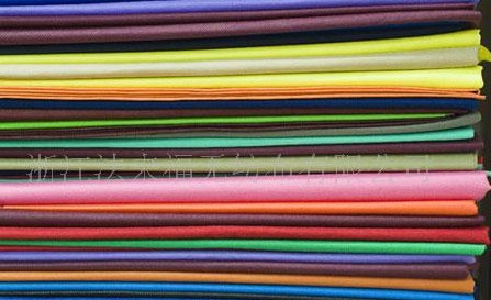 ��ɫ��ճ��