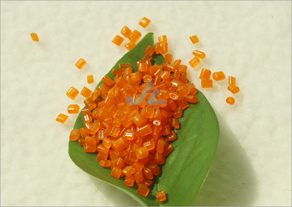 ���ϰ�ɫĸ��